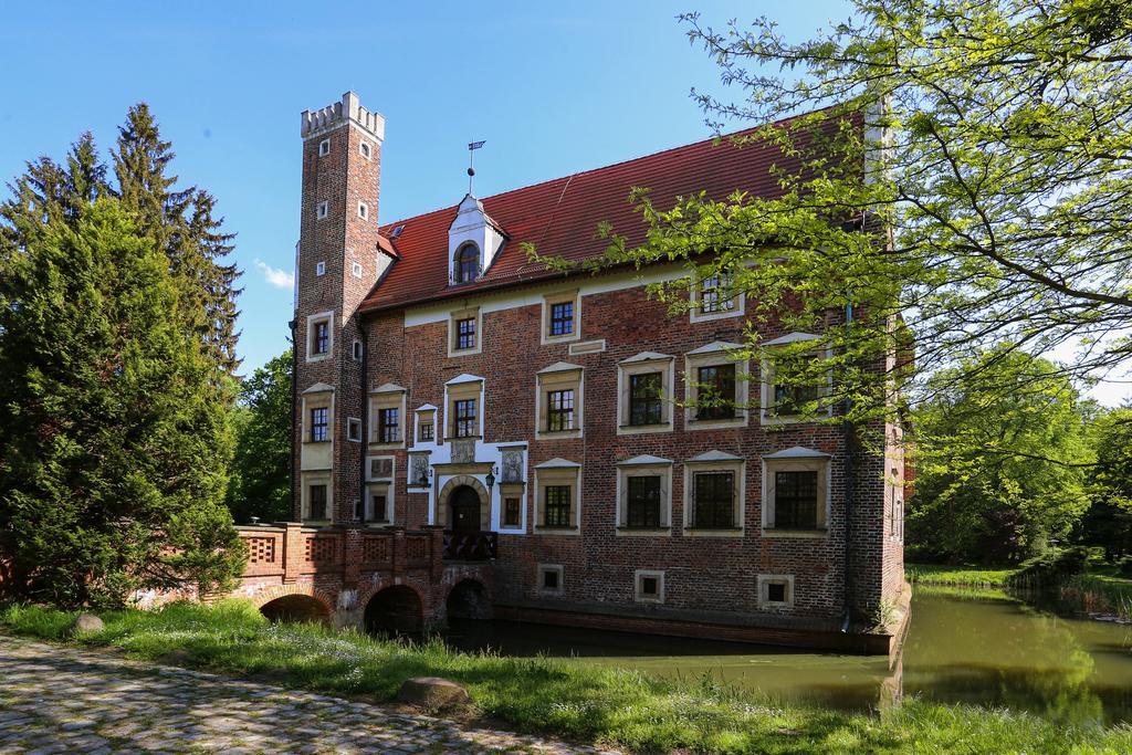 Zamek Na Wodzie W Wojnowicach Bed & Breakfast Wojnowice  Exterior photo